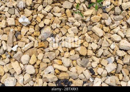 Zerkleinert Kies als Hintergrund oder Textur, Hintergrund aus Granit Schotter Stockfoto