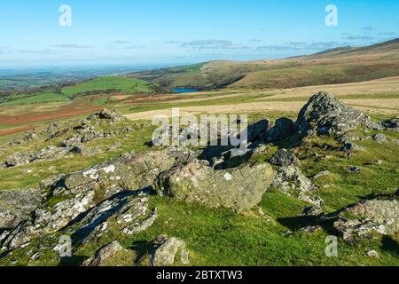 Blick Richtung Nordosten von Sourton Tors, einschließlich Meldon Reservoir, Dartmoor National Park, Devon, England, Großbritannien. Stockfoto