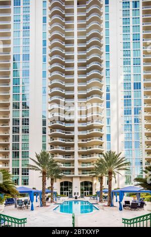 Das Innere der Turnberry Towers. Turnberry Towers ist ein 45-stöckiger Doppelturm-Wohnkomplex in Winchester, Nevada, nahe dem Las Vegas Strip. Stockfoto