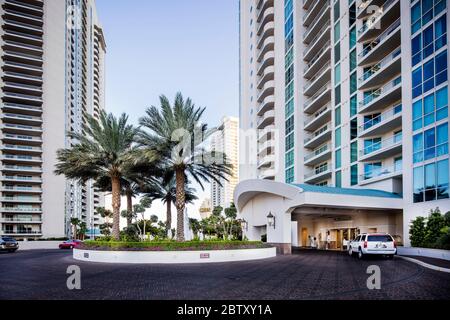 Das Innere der Turnberry Towers. Turnberry Towers ist ein 45-stöckiger Doppelturm-Wohnkomplex in Winchester, Nevada, nahe dem Las Vegas Strip. Stockfoto