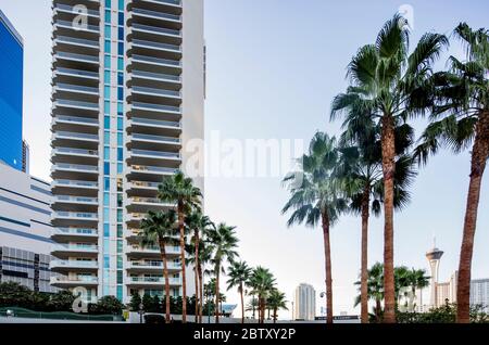 Das Innere der Turnberry Towers. Turnberry Towers ist ein 45-stöckiger Doppelturm-Wohnkomplex in Winchester, Nevada, nahe dem Las Vegas Strip. Stockfoto