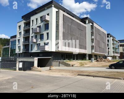 Modernes Apartment- und Bürogebäude in Vilnius Stockfoto