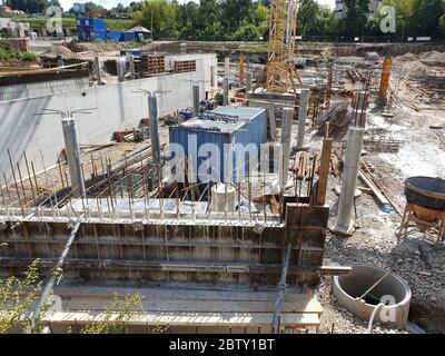 Baustelle mit verschiedenen Maschinen Stockfoto