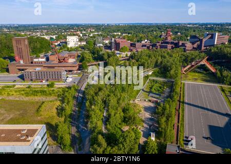 Welterbe Zollverein, Doppeltrest-Wickelturm des Schachtels XII und Kohlebruchanlage mit dem Ruhr-Museum, Folkwang Universität der Stockfoto