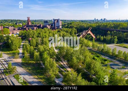 Zollverein Weltkulturerbe, Doppeltrest-Wickelturm des Schachtels XII und Kohlebruchanlage mit dem Ruhr-Museum, Zollverein Park, ehem. Trac Stockfoto