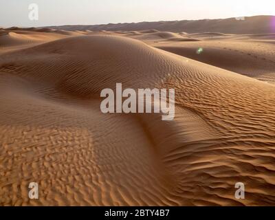 Sanddünen in der Ramlat Al Wahiba Wüste, bekannt als das leere Viertel, Sultanat von Oman, Mittlerer Osten Stockfoto