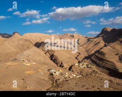 Kleines Dorf am Fuße des Wadi Bani Khalid, Sultanat Oman, Naher Osten Stockfoto