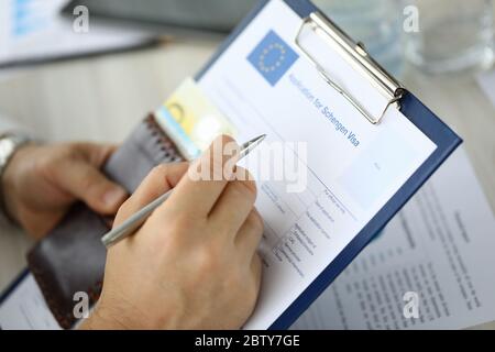 Konzentrieren Sie sich auf die männliche Hand Stockfoto