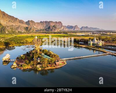 Luftaufnahme der Kyauk Kalap Pagode, hPa-an, Kayin Staat, Myanmar (Burma), Asien Stockfoto