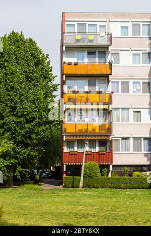 Wohngebiet mit Wohnblock in den 1970er Jahren, Sopron, Ungarn gebaut Stockfoto