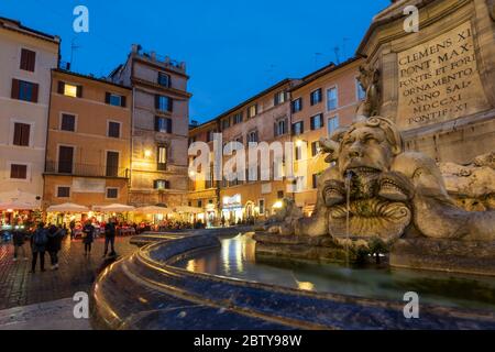 Piazza della Rotunda und Wasserspiel in der Nähe des Pantheon, Rom, Latium, Italien, Europa Stockfoto