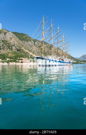 Royal Clipper, das weltweit größte volltakelte Segelschiff, Kotor, Montenegro, Europa Stockfoto