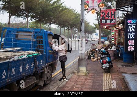 Hsinchu / Taiwan - 15. September 2019: Geschäfte, die Betelnüsse in den Straßen einer Stadt in Taiwan verkaufen Stockfoto