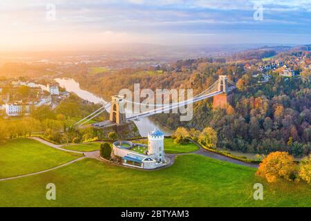 Clifton Suspension Bridge über den Fluss Avon und zwischen Clifton und Leigh Woods, Bristol, England, Großbritannien, Europa Stockfoto