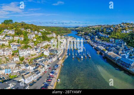Luftaufnahme über Looe, Cornish Fischerort, Cornwall, England, Großbritannien, Europa Stockfoto