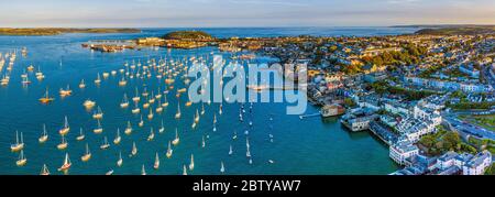 Luftaufnahme über den Penryn River und Falmouth, Cornwall, England, Großbritannien, Europa Stockfoto