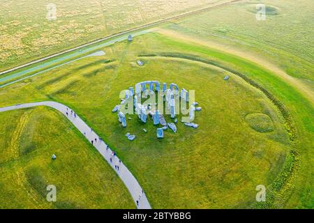 Stonehenge von oben gesehen, UNESCO-Weltkulturerbe, Salisbury Plain, Wiltshire, England, Großbritannien, Europa Stockfoto