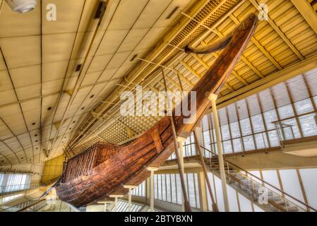 Das Khufu Schiff, Gizeh Solar Boat Museum, die Pyramiden von Gizeh, UNESCO Weltkulturerbe, Gizeh, Ägypten, Nordafrika, Afrika Stockfoto