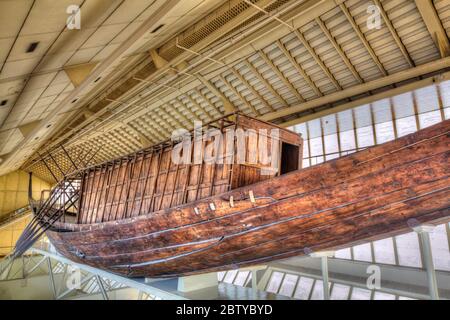 Das Khufu Schiff, Gizeh Solar Boat Museum, die Pyramiden von Gizeh, UNESCO Weltkulturerbe, Gizeh, Ägypten, Nordafrika, Afrika Stockfoto