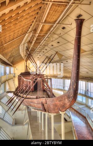 Das Khufu Schiff, Gizeh Solar Boat Museum, die Pyramiden von Gizeh, UNESCO Weltkulturerbe, Gizeh, Ägypten, Nordafrika, Afrika Stockfoto