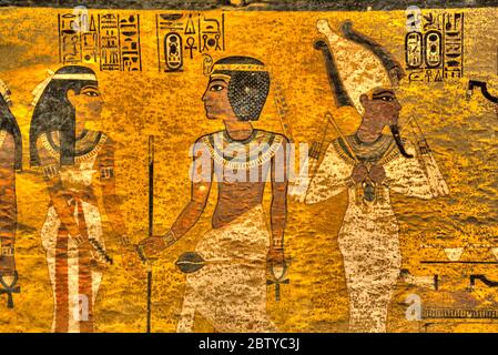 King tut im Zentrum, Grab von Tutanchamun, KV62, Tal der Könige, UNESCO-Weltkulturerbe, Luxor, Theben, Ägypten, Nordafrika, Afrika Stockfoto