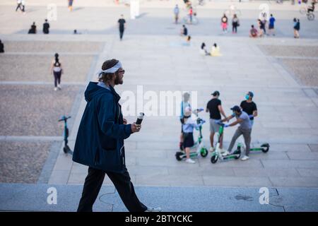 Washington, DC / USA - 25. Mai 2020: Viele Menschen besuchen die National Mall am Memorial Day, trotz der COVID-19-Pandemie. Stockfoto