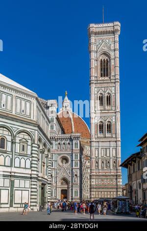 Blick auf das Baptisterium und Campanile di Giotto, Piazza del Duomo, Florenz (Firenze), UNESCO-Weltkulturerbe, Toskana, Italien, Europa Stockfoto