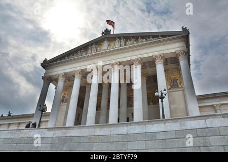 WIEN, ÖSTERREICH - 03. MAI 2016 : das österreichische Parlamentsgebäude in Wien Stockfoto