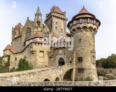 Burg Kreuzenstein in Österreich im Winter Stockfoto