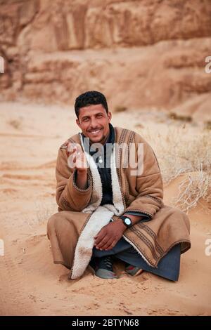 Porträt des Beduinenführers, Wüste Wadi Rum, Aqaba, Jordanien Stockfoto