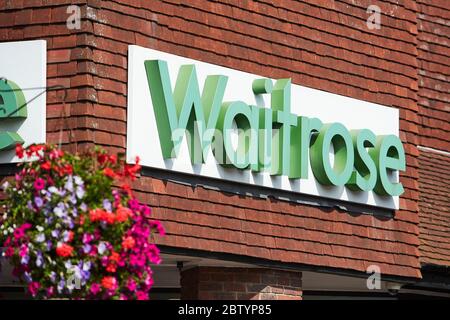 Waitrose Supermarkt Melden Sie sich für ein Geschäft in Beaconsfield, Buckinghamshire, England, Großbritannien Stockfoto