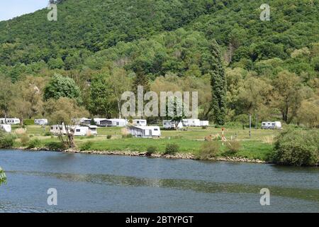 Camping im Moseltal im Frühling Stockfoto