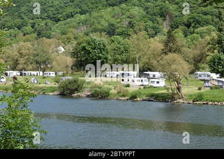 Camping im Moseltal im Frühling Stockfoto