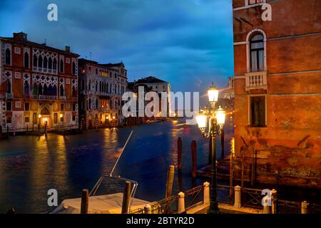 Abend auf dem Canal Grande in HDR Stockfoto