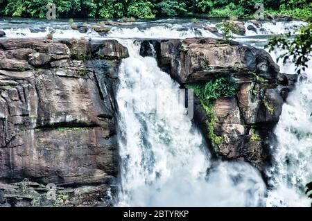 Schönheit des Athirappilly Wasser fallen eine künstlerische Ansicht Stockfoto