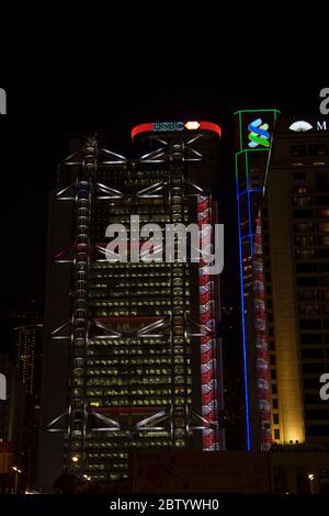 HSBC Building Hong Kong bei Nacht vertikal, Turm Norman Foster Stockfoto