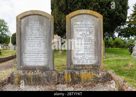 Das Familiengrab der Fox Talbot in Lacock Village Kirchhof, Lacock, Wiltshire, England, Großbritannien Stockfoto