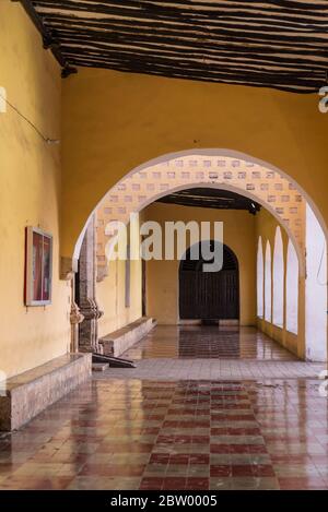 Arcade im Kloster San Bernardino von Siena, erbaut im 16. Jahrhundert, Valladolid, Yucatan, Mexiko Stockfoto