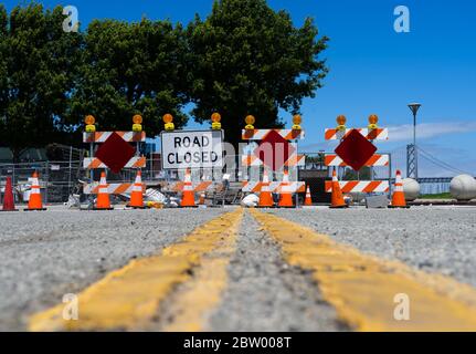 Straßen sind aufgrund von Bauarbeiten gesperrt Stockfoto