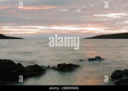 Blick nordwestlich in Richtung Longa Island und Lewis von Big Sand, Gairloch, im Hochland von Schottland. Stockfoto