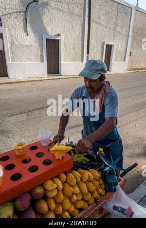 Street Mango Verkäufer, Valladolid, Mexiko Stockfoto