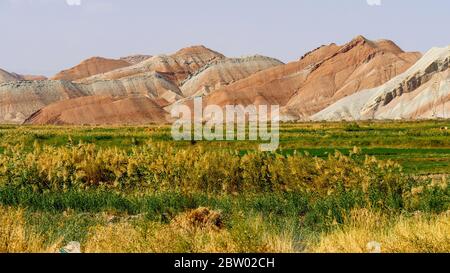 Koloriertes Gebirge in der Provinz Tabriz (Iran) Stockfoto