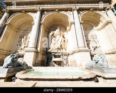Die Fontana dell'Acqua Felice, auch genannt der Brunnen des Moses. Es markiert den Endpunkt des Aquädukts Acqua Felice, das von Papst Sixtus V. restauriert wurde. Es wurde von Domenico Fontana entworfen und 1585-88 in Rom, Italien, erbaut Stockfoto