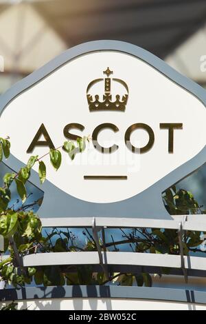 Beschilderung in der Royal Ascot Rennbahn, Ascot, Berkshire Stockfoto