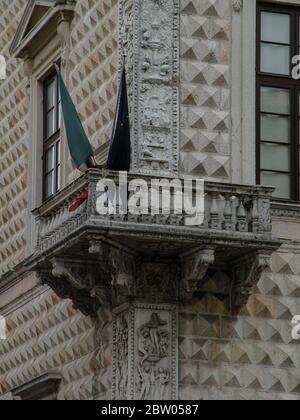 Details der außerhalb des Diamond Palace Stockfoto