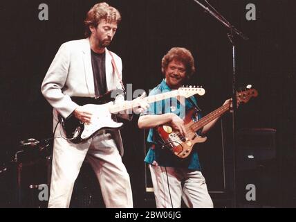 Eric Clapton , mit Duck Dunn , Nassau Coliseum 4/26/85 Foto Michael Brito Stockfoto