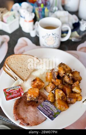 Frühstück im Uncle will's Pancake House auf Long Beach Island, LBI, New Jersey, USA. Klassisch über einfache Eier, Kartoffeln und Taylor Ham Stockfoto