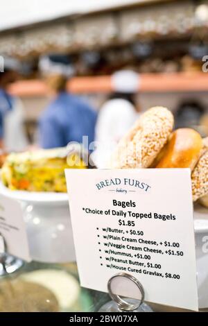 Bread Furst, eine Spezialitätenbäckerei im Van Ness-Forest Hills-Viertel in Washington, D.C. wurde 2017 von Mark Furstenberg eröffnet Stockfoto