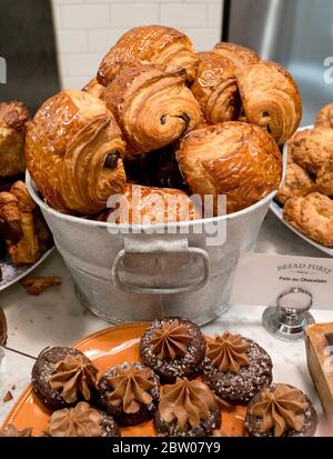 Bread Furst, eine Spezialitätenbäckerei im Van Ness-Forest Hills-Viertel in Washington, D.C. wurde 2017 von Mark Furstenberg eröffnet. Pain Chocolate Stockfoto