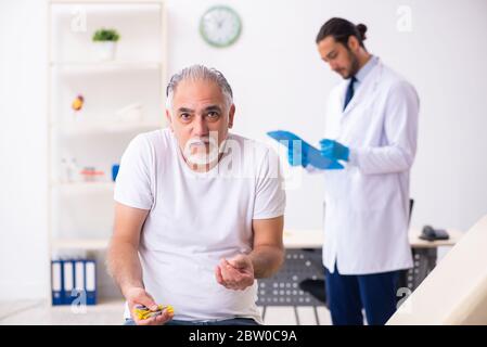 Patient leidet an Diabetes Hausarzt Stockfoto